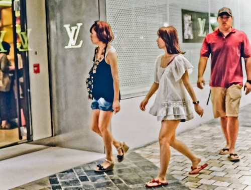 LV集團上半年時裝皮具銷售業(yè)績增長緩慢