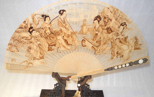 精致折扇含文化基因受藏家追捧
