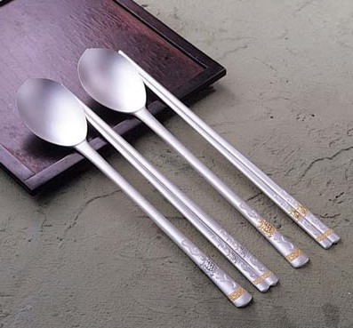 純銀餐具：消費者的健康衛士