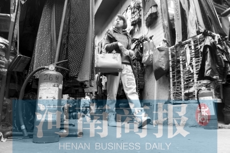 箱包皮具城著火 鄭州商戶敲警鐘