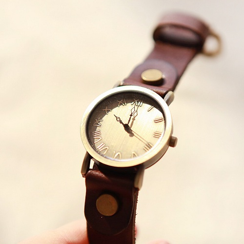 送手表的男人穩(wěn)重有安全感