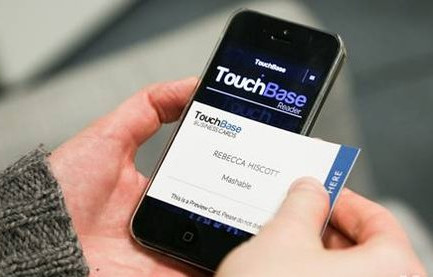 智能名片貼近手機(jī)即可讀取內(nèi)容