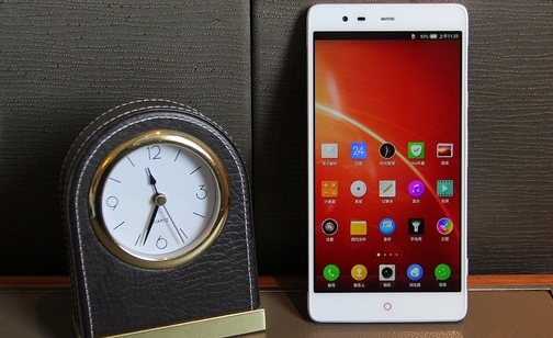 首批發售nubia X6附贈皮套一個