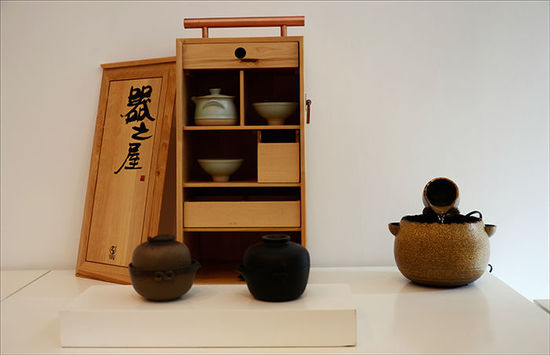 現(xiàn)代古樸茶具 品出優(yōu)雅格調(diào)
