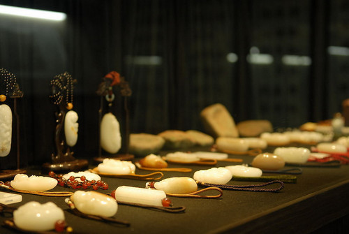 如何辨別玉石的色澤