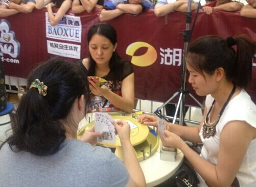 尚米樂撲克機讓人們從網絡回歸線下娛樂