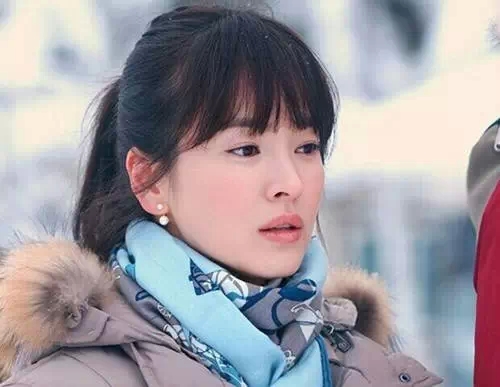 太平輪駛過(guò)，看喬妹如何巧搭絲巾成焦點(diǎn)！