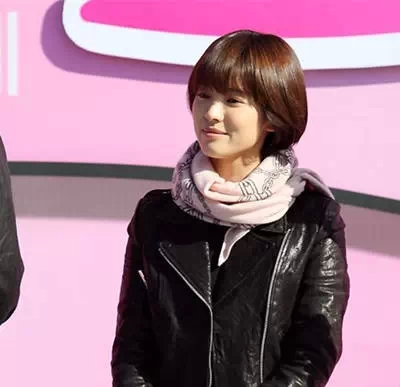 太平輪駛過(guò)，看喬妹如何巧搭絲巾成焦點(diǎn)！