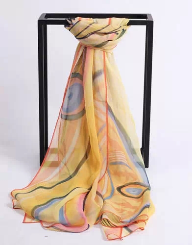 太平輪駛過(guò)，看喬妹如何巧搭絲巾成焦點(diǎn)！